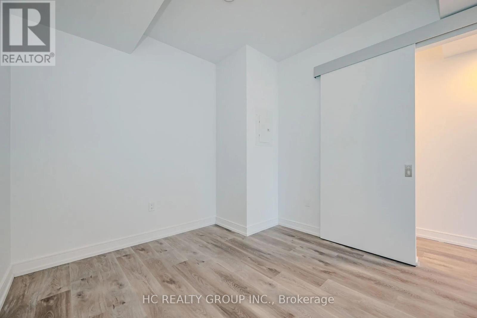 607 - 1 Jarvis Street, Hamilton, Ontario  L8R 0A8 - Photo 7 - X12130051