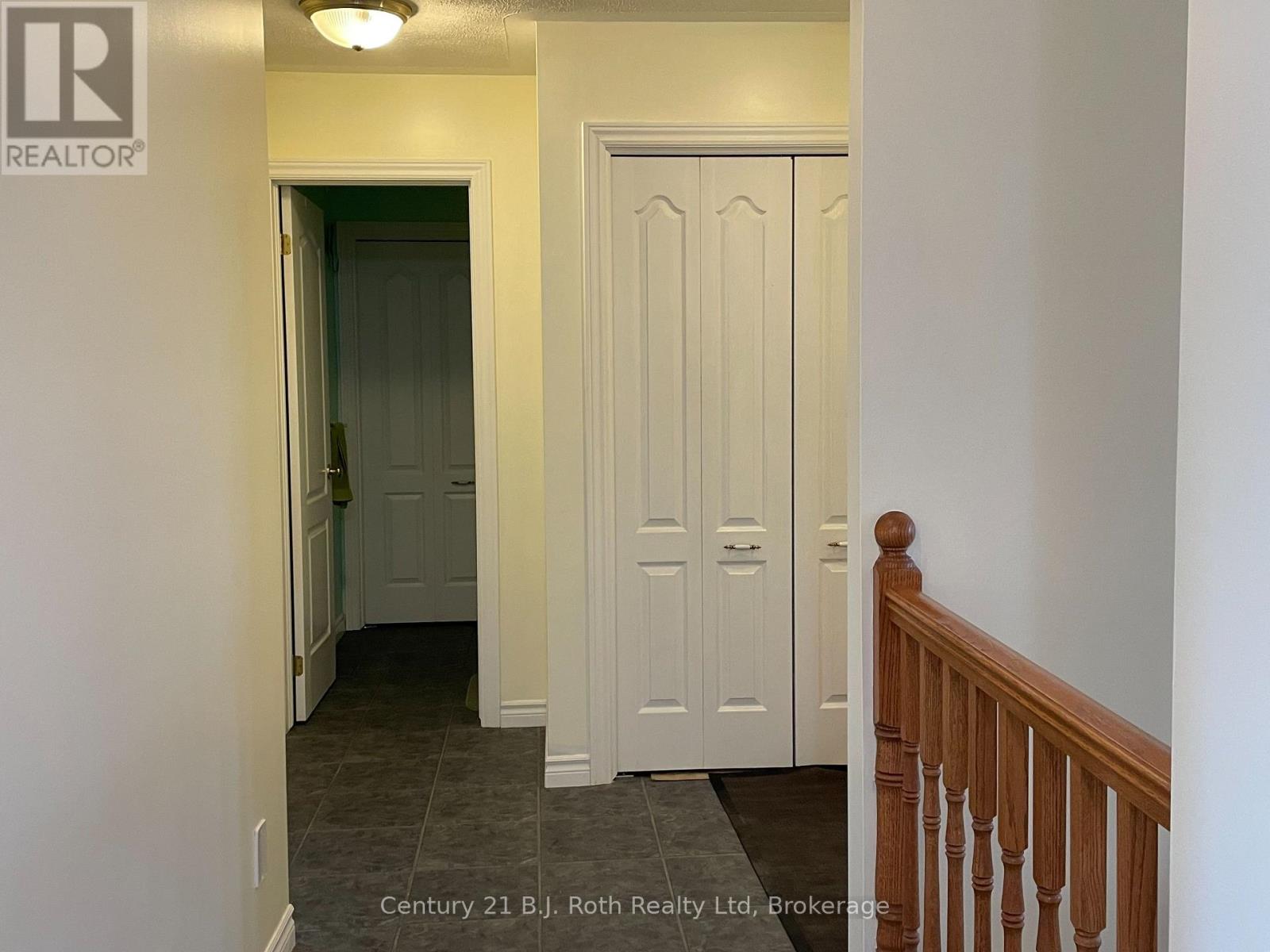 94 Maria Street, Penetanguishene, Ontario  L9M 2H8 - Photo 10 - S12094437