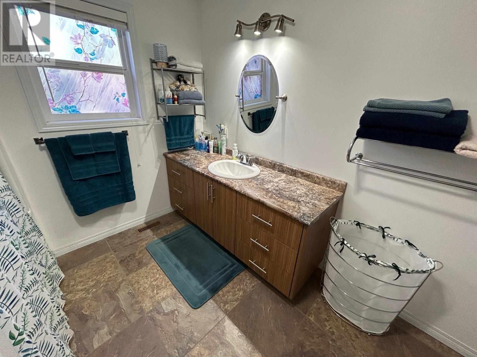 841 Tenth Ave, Thunder Bay, Ontario  P7B 7B2 - Photo 15 - TB251037
