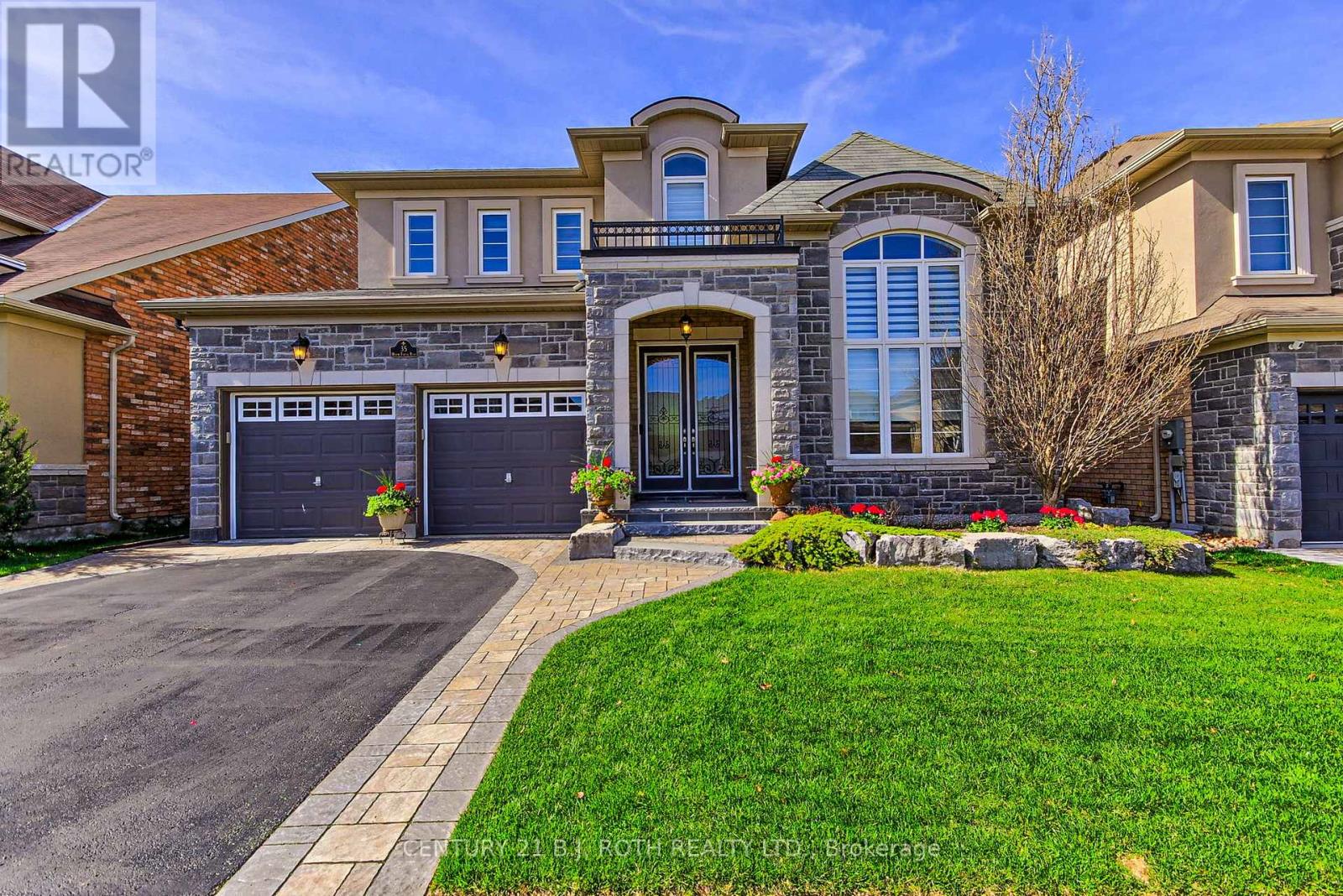 35 Manor Forest Road, East Gwillimbury, Ontario  L0G 1M0 - Photo 2 - N12127641