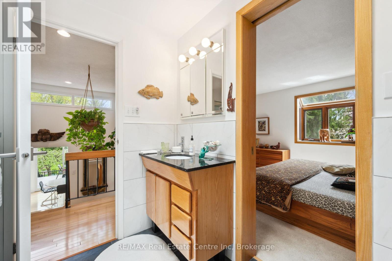 20 Lisa Lane, Guelph, Ontario  N1H 7H7 - Photo 27 - X12130380
