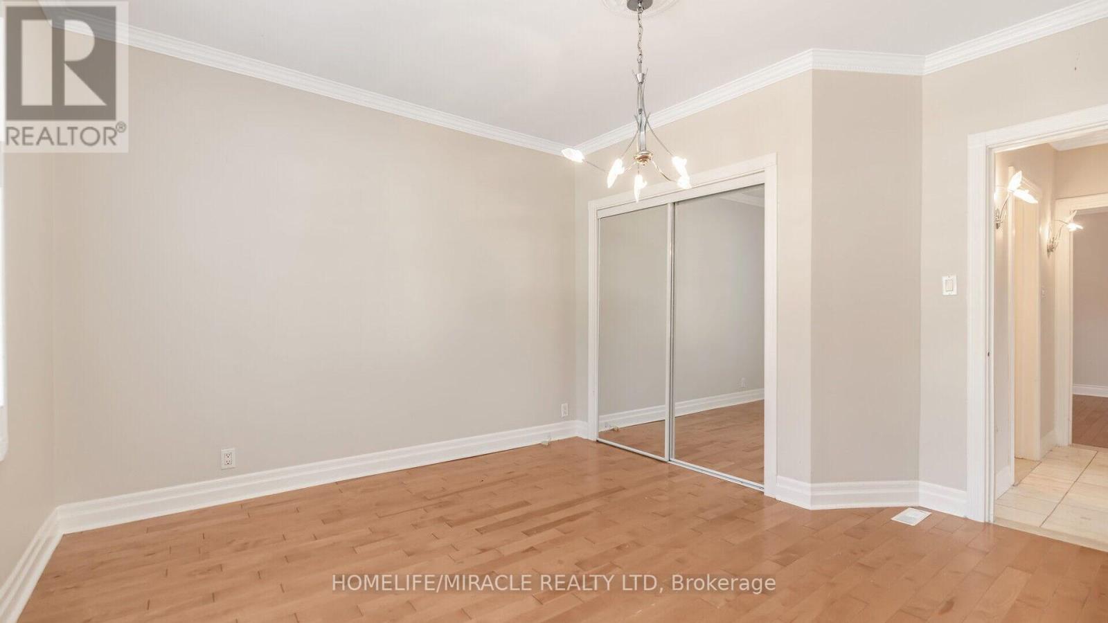 112 Troy Street, Mississauga (Mineola), Ontario  L5G 1S7 - Photo 11 - W12130087