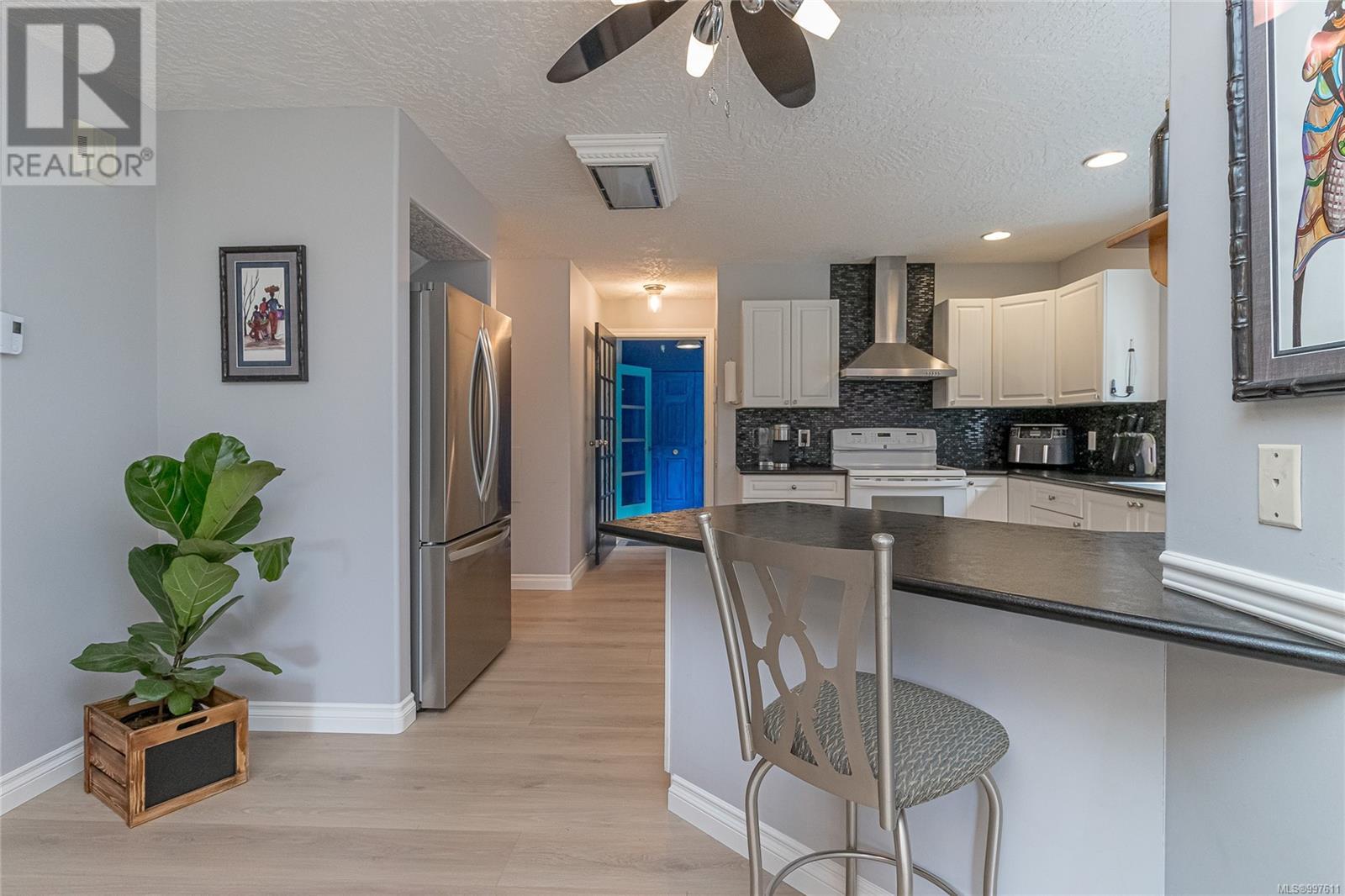 Property at 1335 Meadowood Way image 1