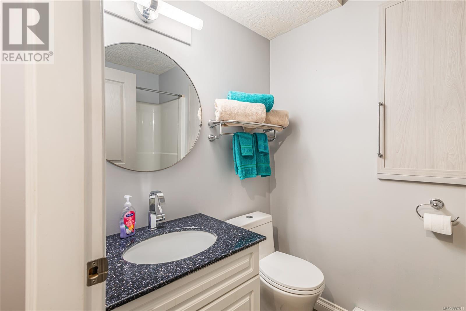 Property at 1335 Meadowood Way image 4