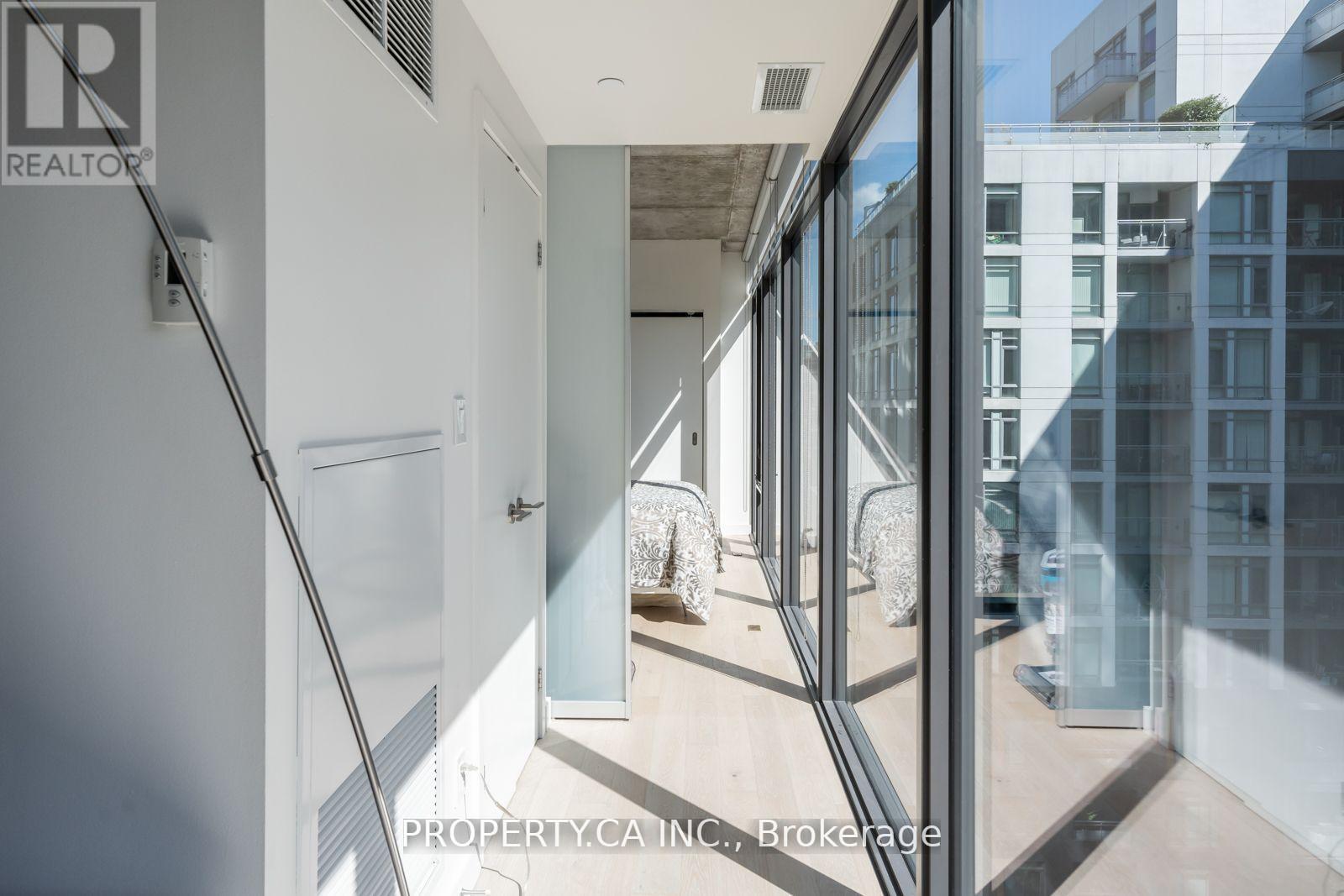 1012 - 111 Bathurst Street, Toronto (Waterfront Communities), Ontario  M5V 0M9 - Photo 17 - C12130293