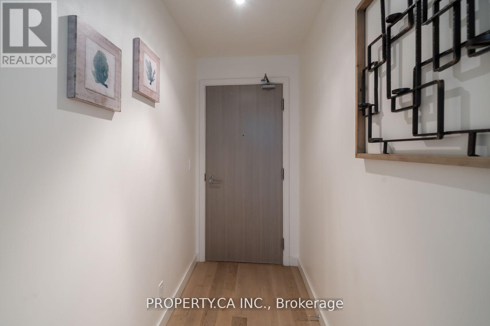 1012 - 111 Bathurst Street, Toronto (Waterfront Communities), Ontario  M5V 0M9 - Photo 3 - C12130293