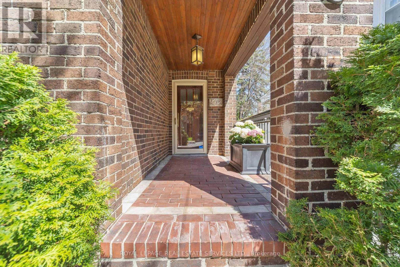 Property at 11 ST HILDAS AVENUE image 4