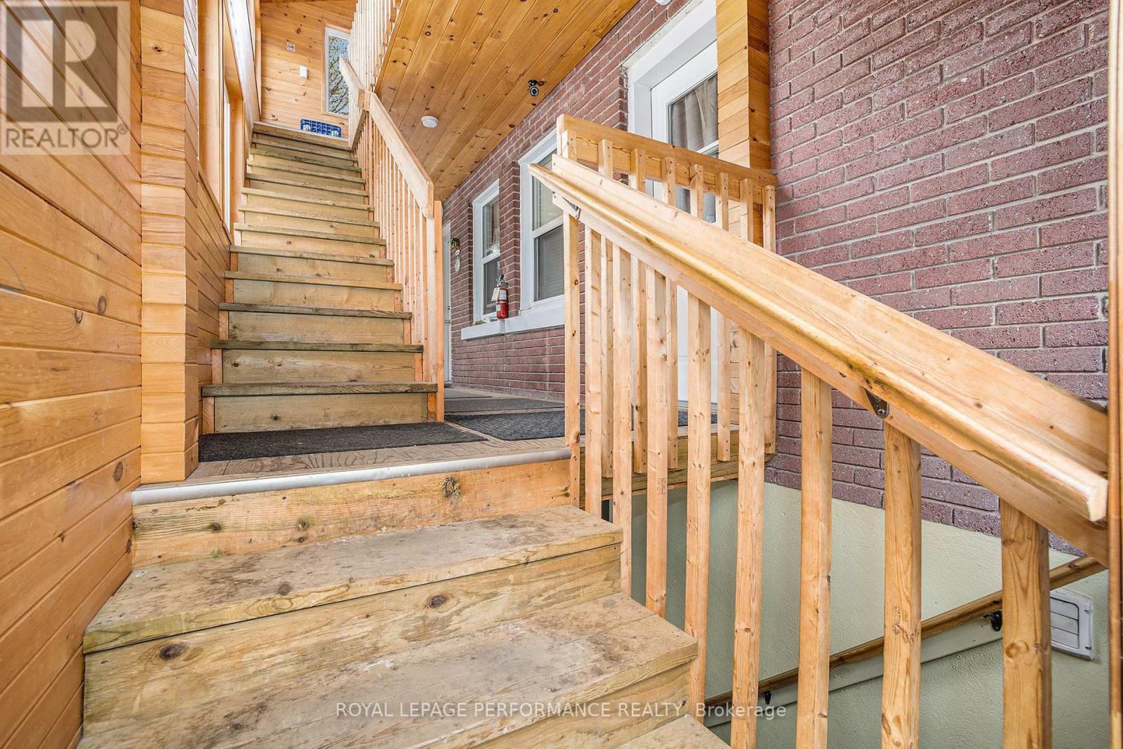 327-329 Shakespeare Street, Ottawa, Ontario  K1L 5M1 - Photo 4 - X12130394