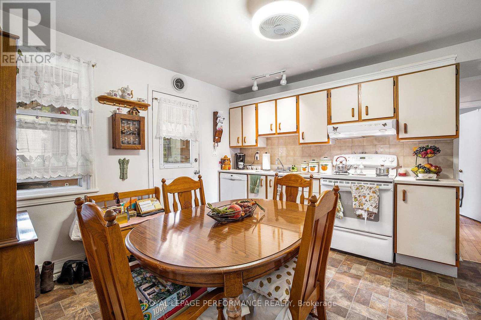 327-329 Shakespeare Street, Ottawa, Ontario  K1L 5M1 - Photo 9 - X12130394