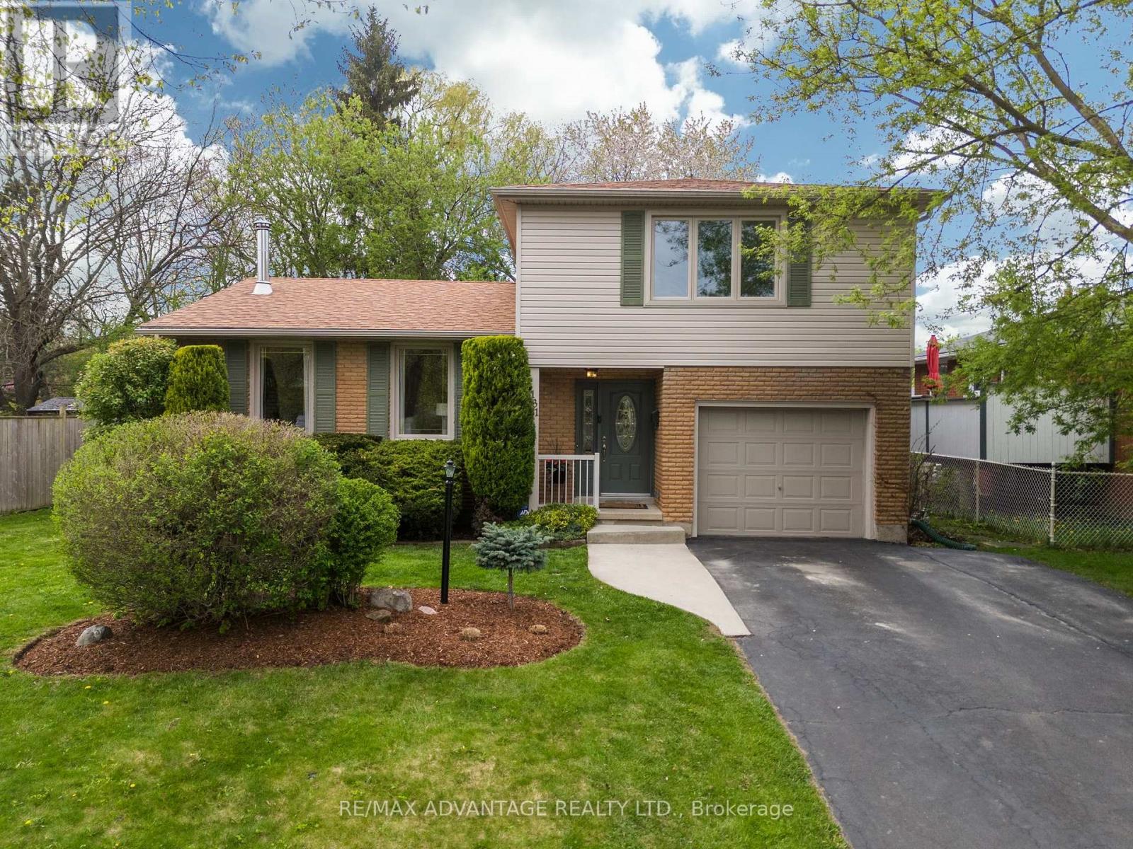 131 Scotchpine Crescent