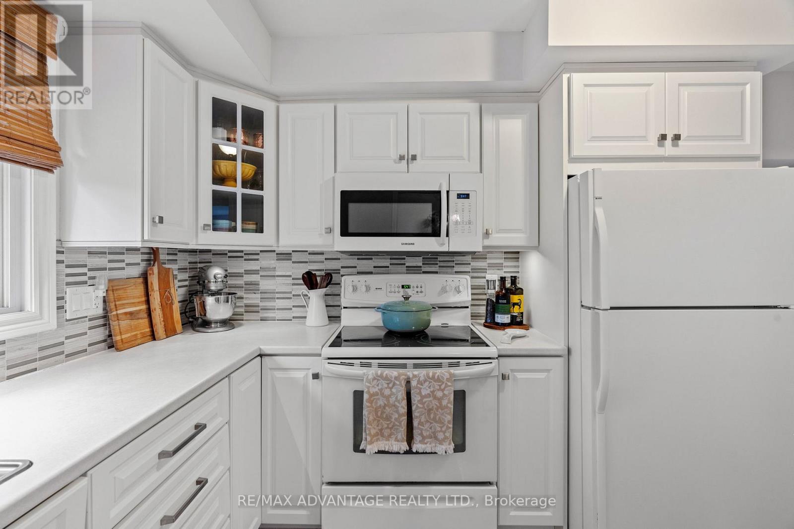 131 Scotchpine Crescent, London North (North F), Ontario  N6G 2E1 - Photo 16 - X12130396