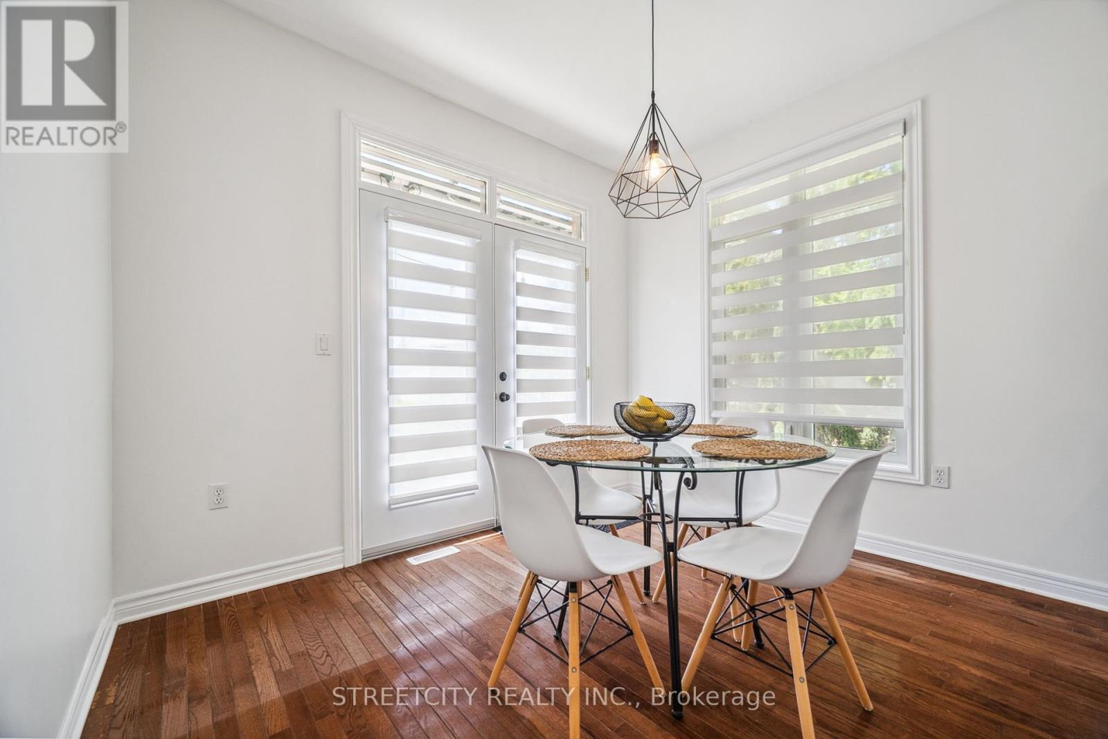 Photo 11 of 50 for 211 - 2025 Meadowgate Boulevard S