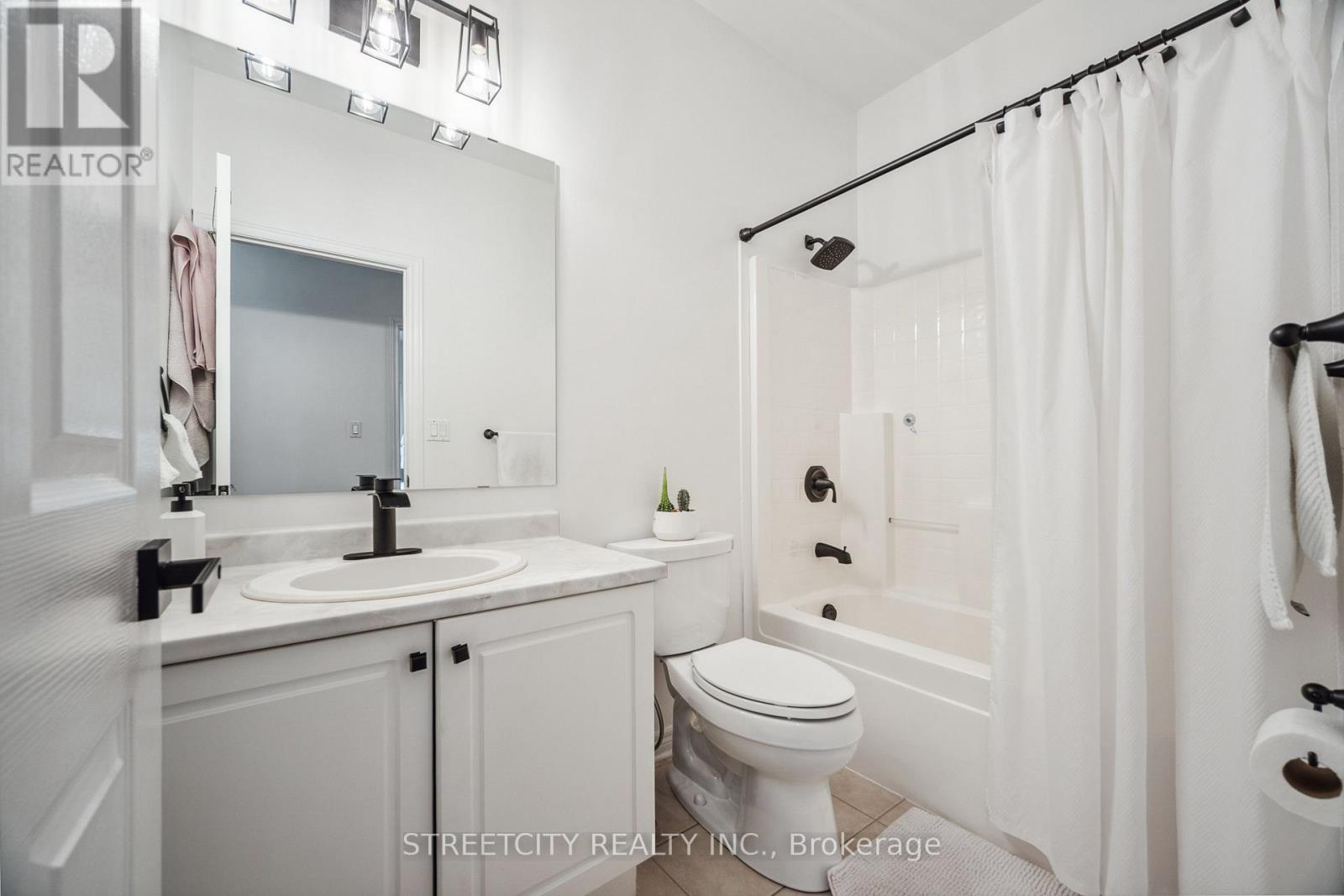 211 - 2025 Meadowgate Boulevard S, London South, Ontario  N6M 1K9 - Photo 19 - X12130438