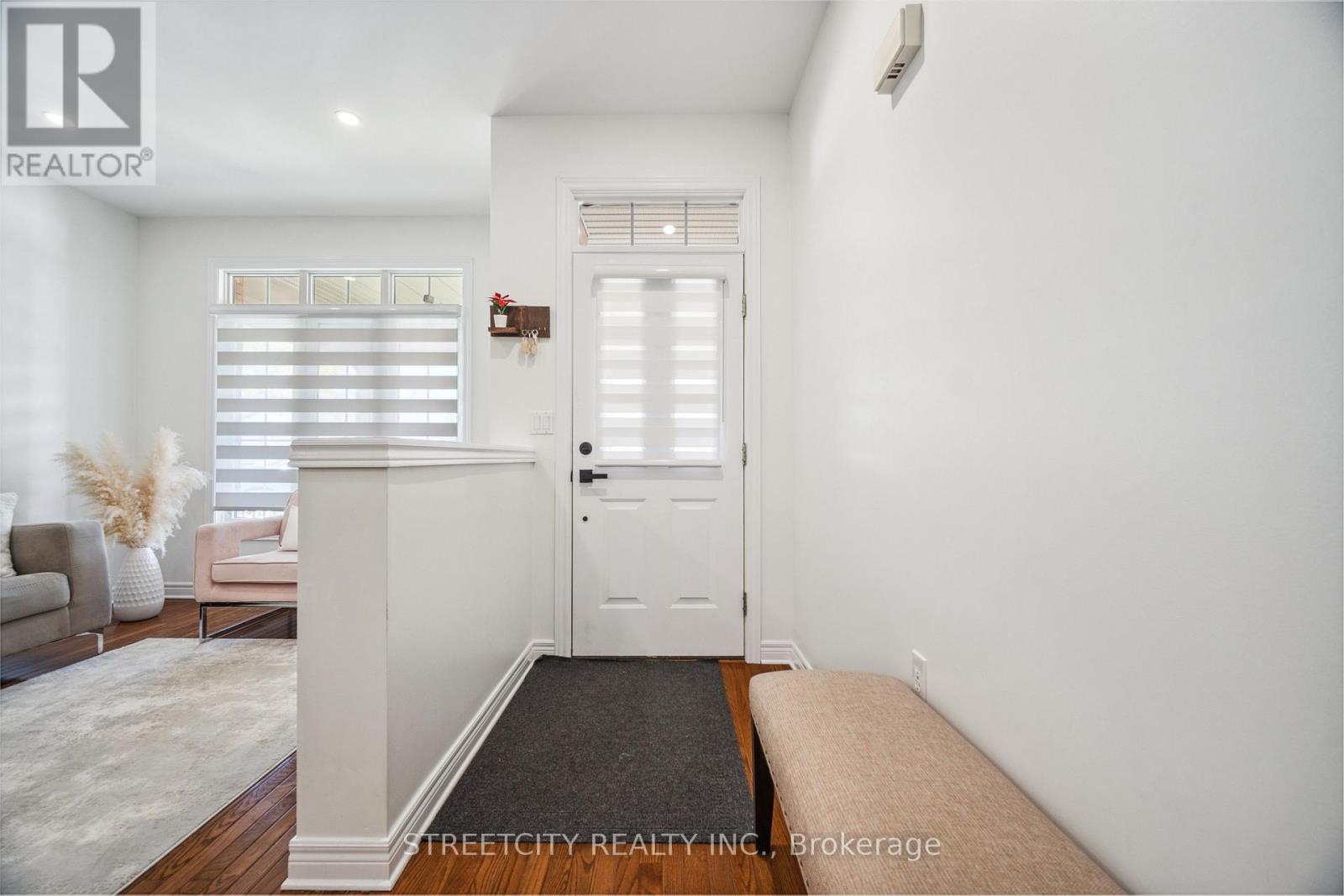 Photo 8 of 50 for 211 - 2025 Meadowgate Boulevard S