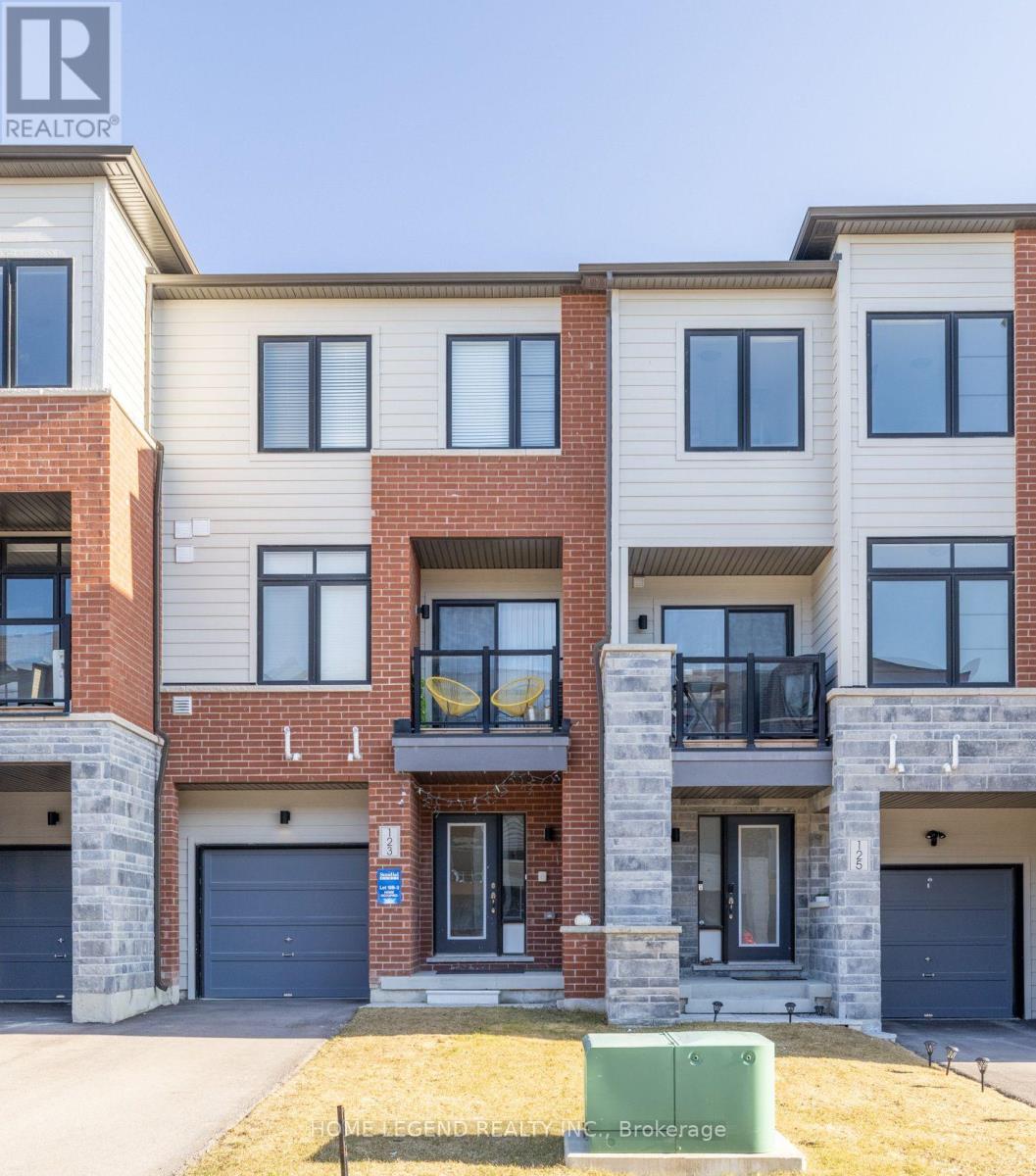 123 BRAVO LANE, Newmarket, Ontario