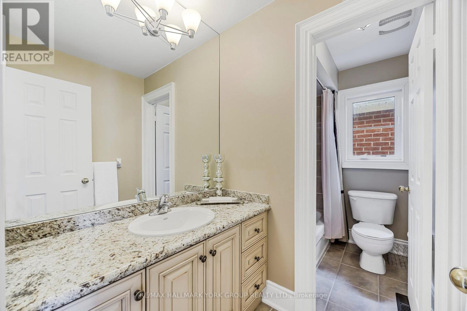 8 - 484 Worthington Avenue, Richmond Hill (Oak Ridges Lake Wilcox), Ontario  L4E 0E2 - Photo 13 - N12130184