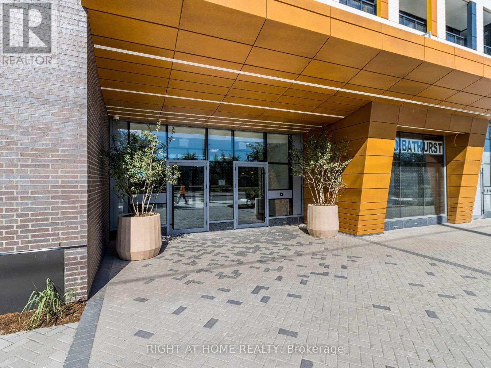 203 - 7950 Bathurst Street, Vaughan, Ontario  L4J 0L4 - Photo 3 - N12130192