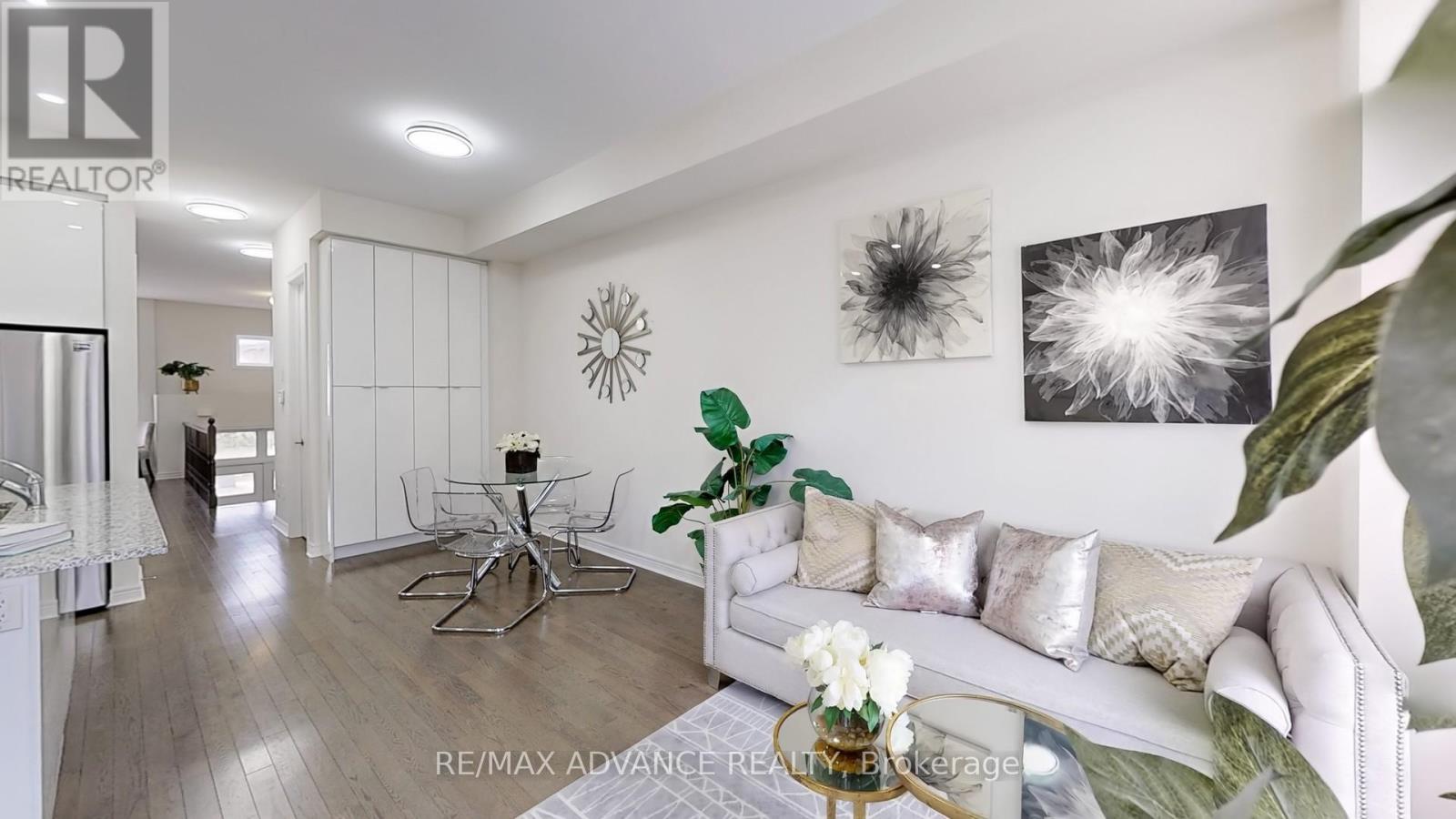 59 Lebovic Campus Drive, Vaughan (Patterson), Ontario  L6A 4J4 - Photo 4 - N12130193