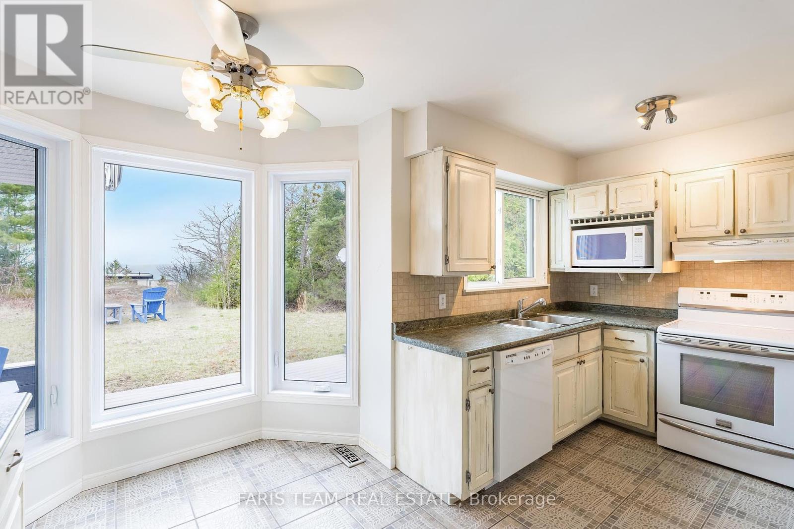 8 Glen Forest Trail, Tiny, Ontario  L0L 2T0 - Photo 6 - S12130182
