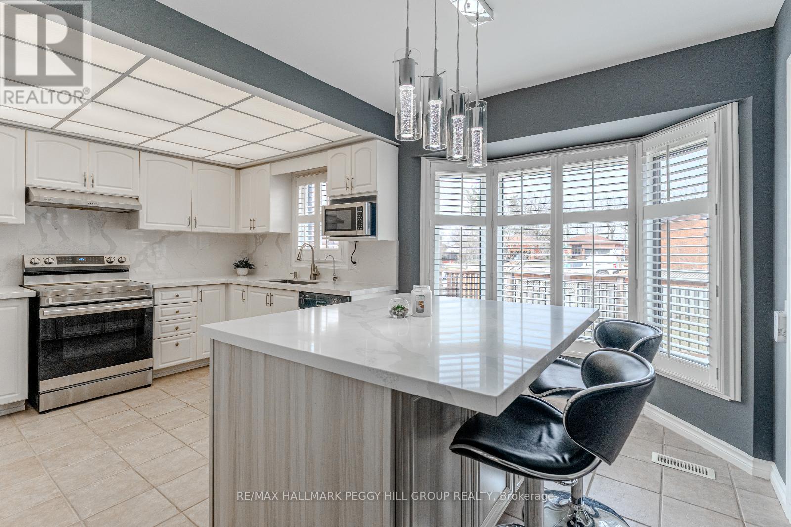 12 Thackeray Crescent, Barrie (Letitia Heights), Ontario  L4N 6J6 - Photo 3 - S12130310
