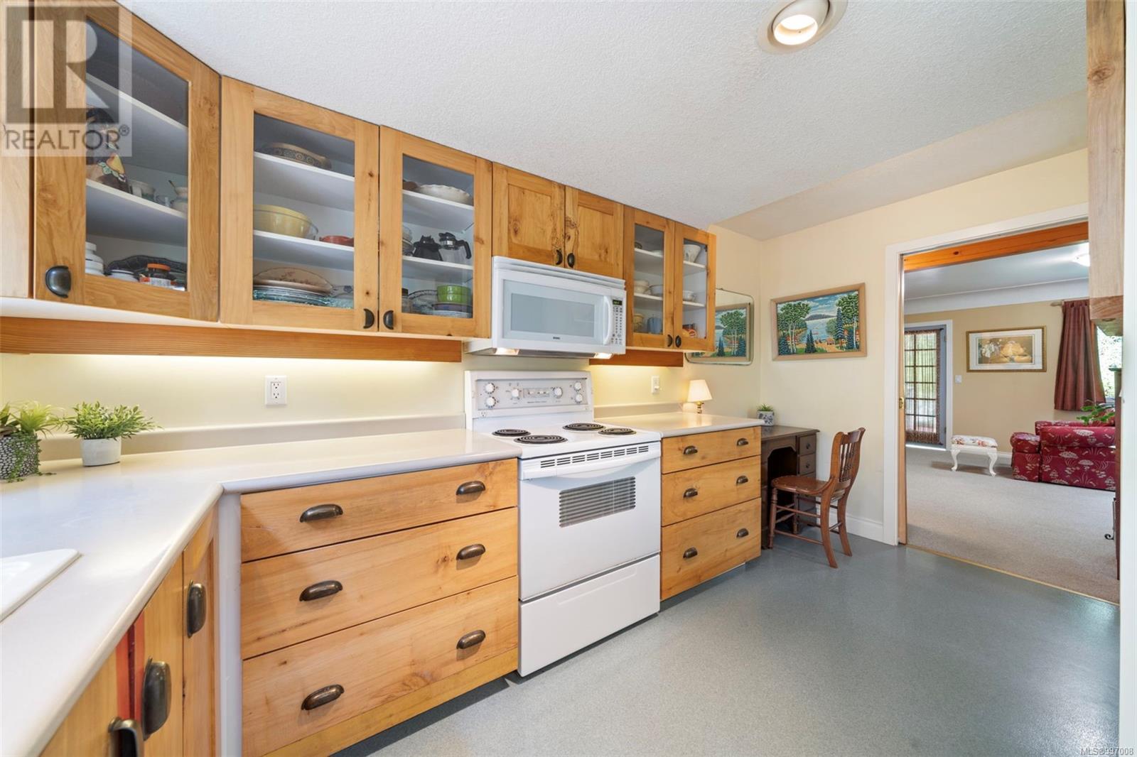 Property at 5932 West Saanich Rd image 5