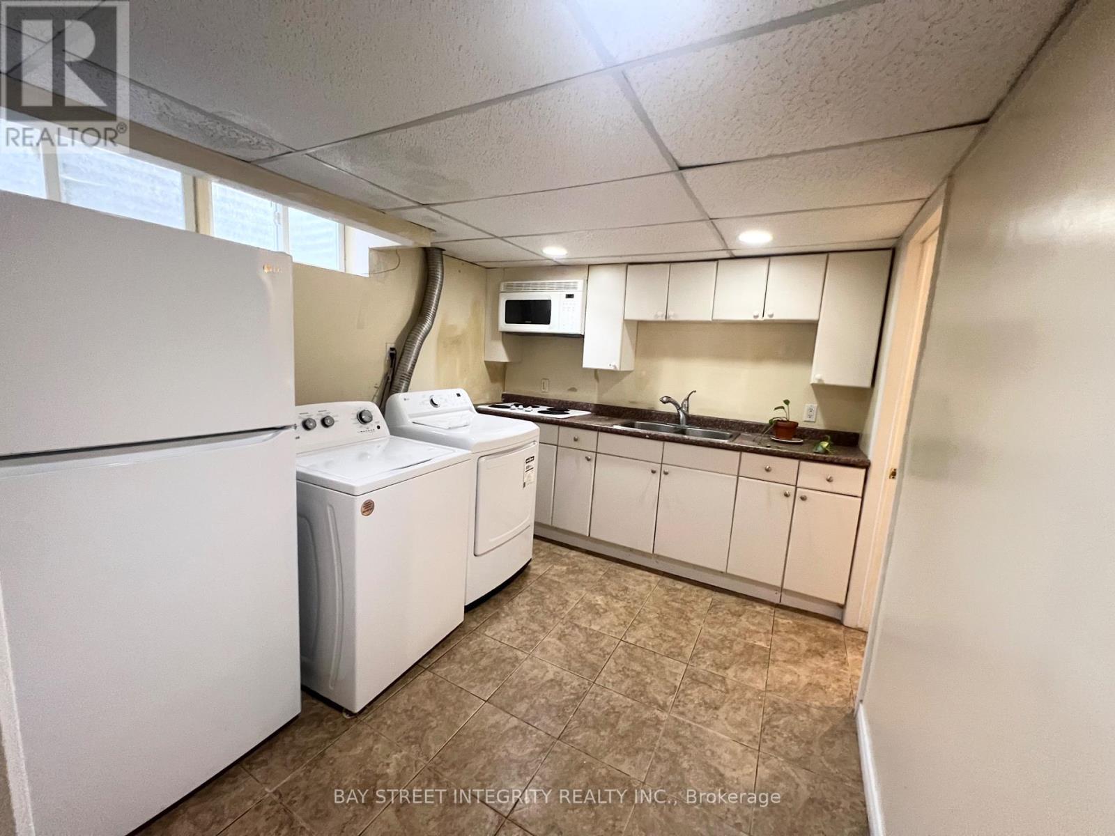 27 Tollerton Avenue, Toronto, Ontario  M2K 2H1 - Photo 17 - C12129354