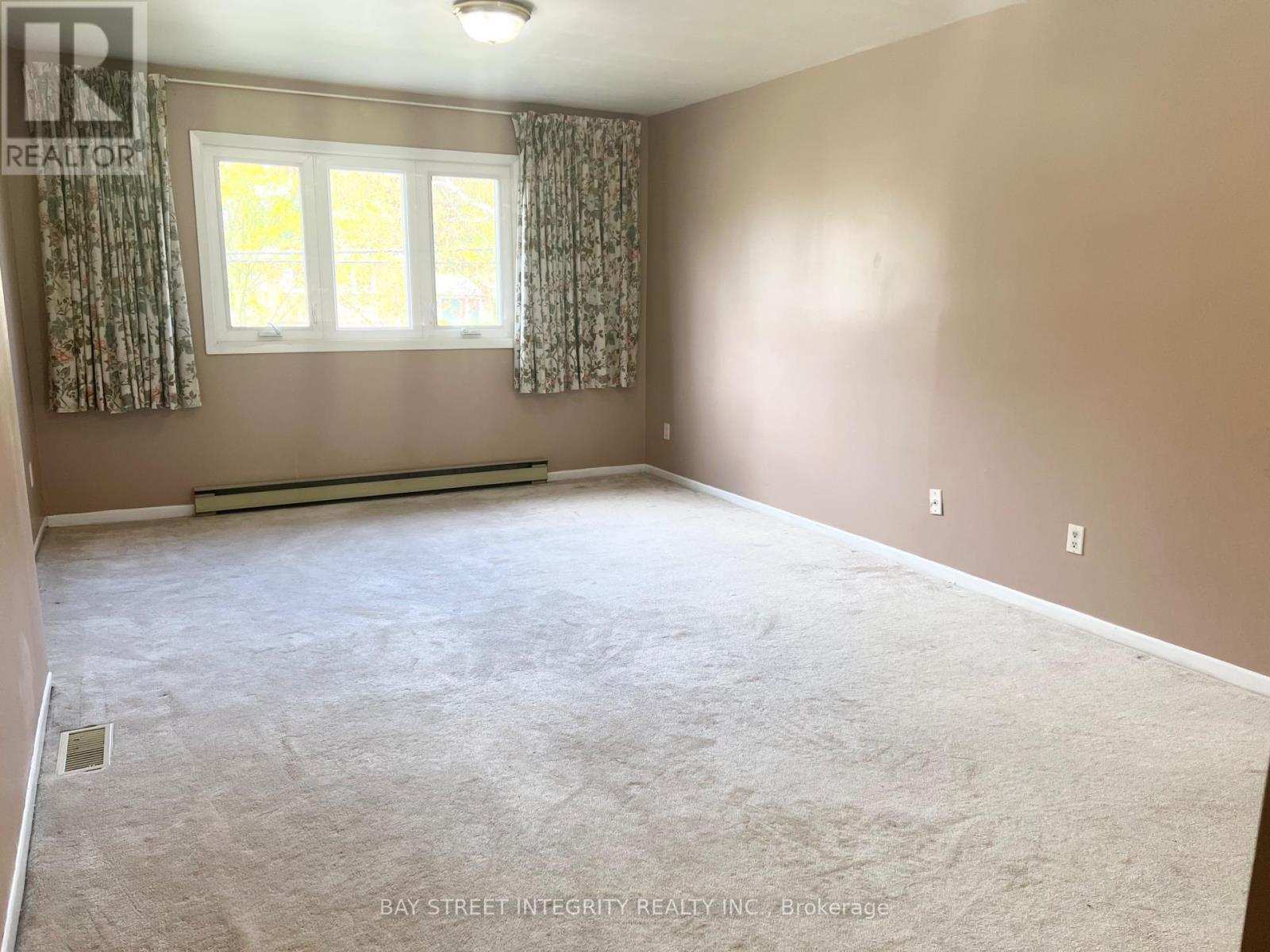 27 Tollerton Avenue, Toronto, Ontario  M2K 2H1 - Photo 12 - C12129354