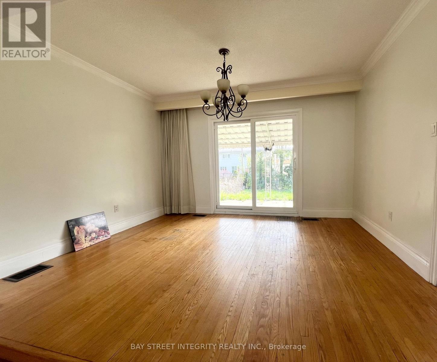 27 Tollerton Avenue, Toronto, Ontario  M2K 2H1 - Photo 3 - C12129354