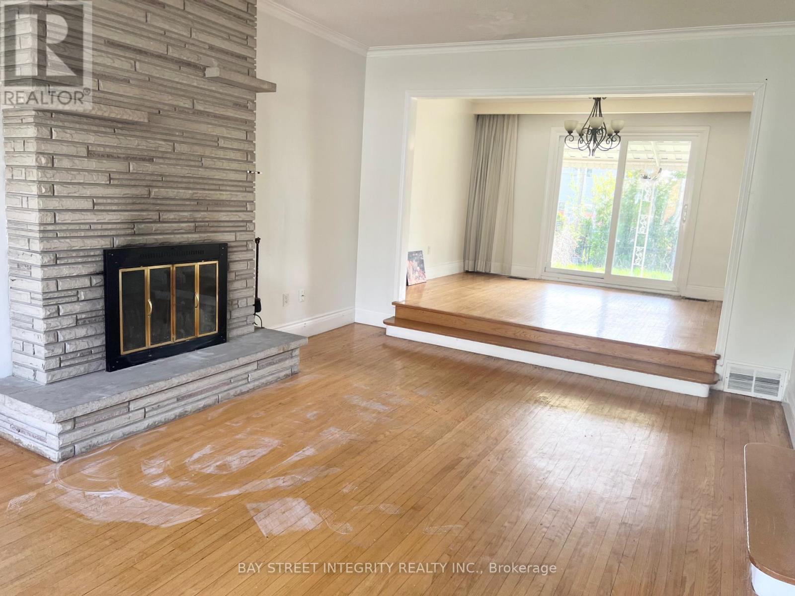 27 Tollerton Avenue, Toronto, Ontario  M2K 2H1 - Photo 7 - C12129354