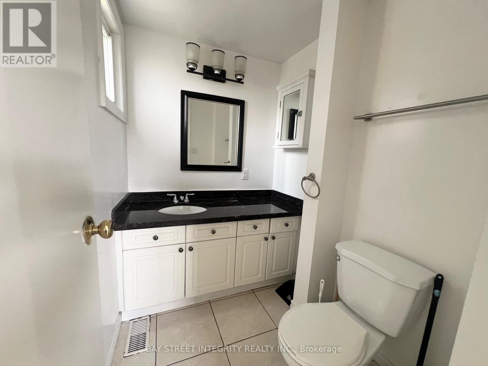 27 Tollerton Avenue, Toronto, Ontario  M2K 2H1 - Photo 6 - C12129354