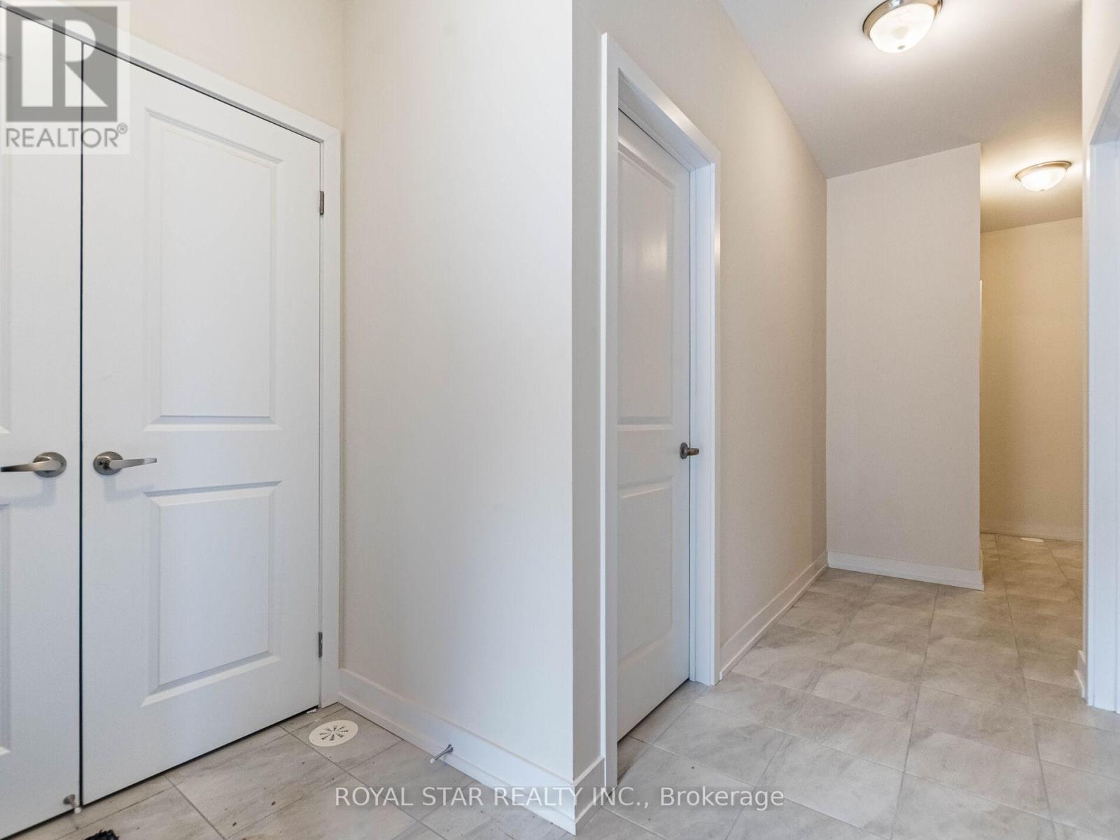 3110 Meadowridge Drive, Oakville, Ontario  L6H 7G1 - Photo 4 - W12130143
