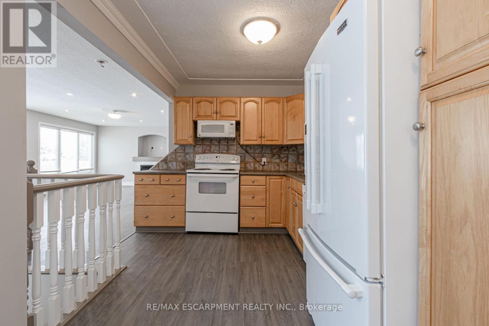 18 Miles Street, Milton, Ontario  L9T 1E4 - Photo 10 - W12130162