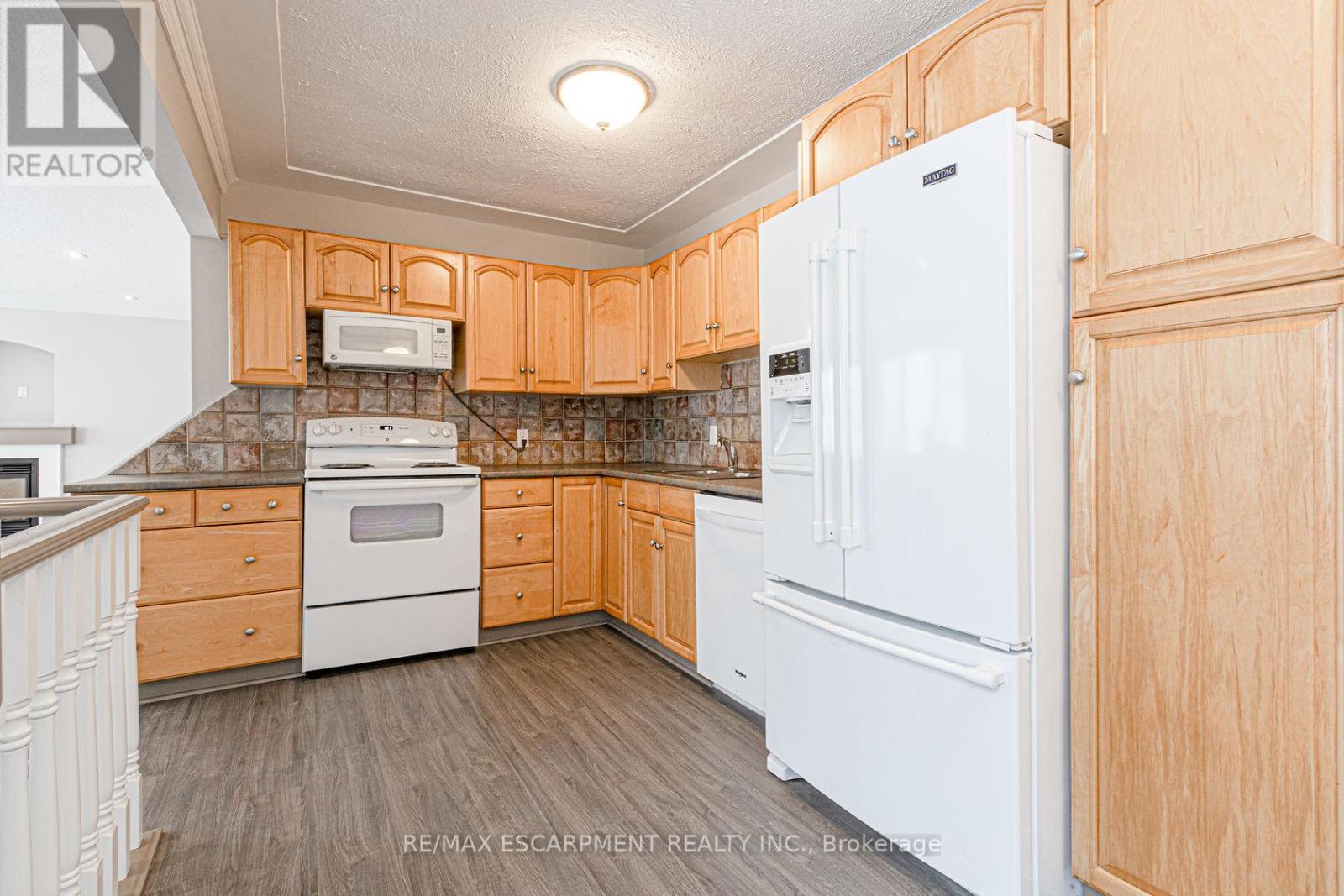 18 Miles Street, Milton, Ontario  L9T 1E4 - Photo 11 - W12130162