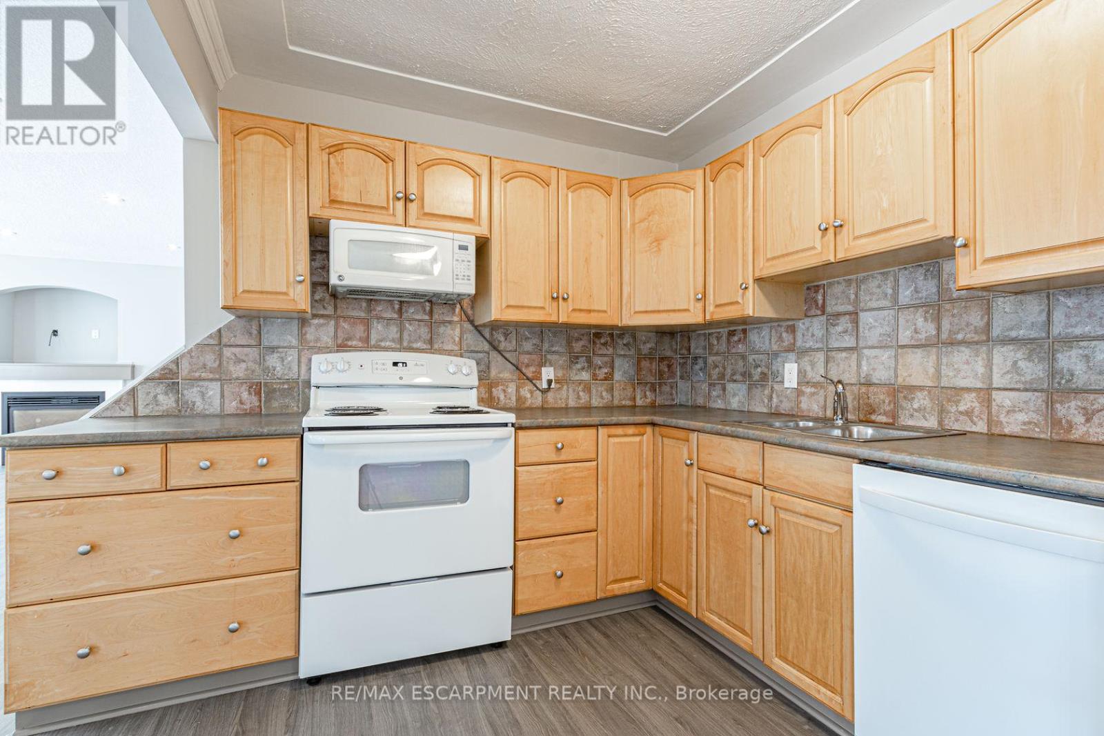 18 Miles Street, Milton, Ontario  L9T 1E4 - Photo 12 - W12130162