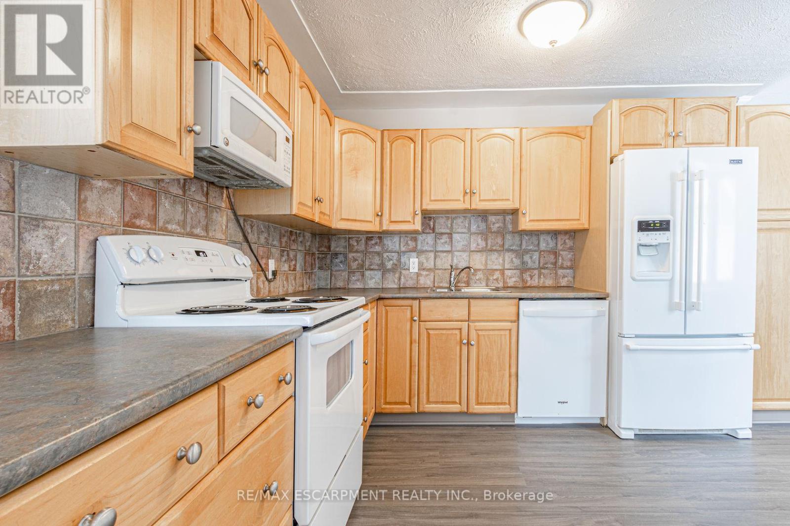 18 Miles Street, Milton, Ontario  L9T 1E4 - Photo 13 - W12130162