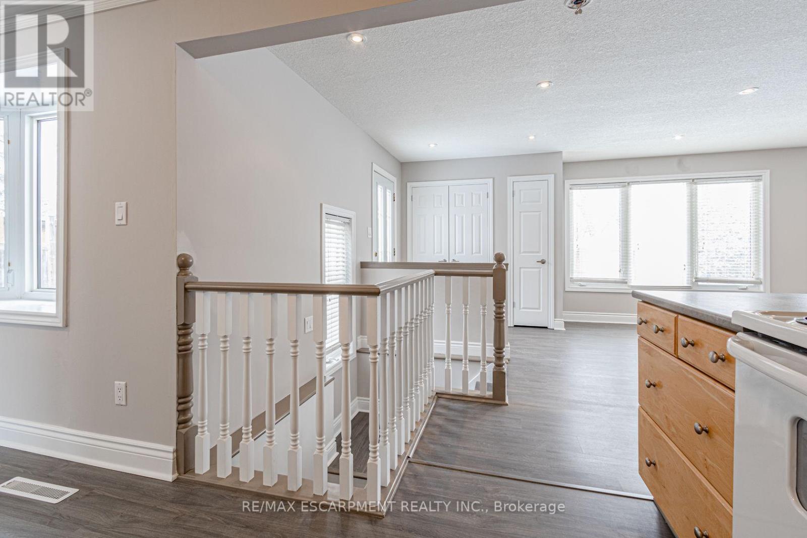 18 Miles Street, Milton, Ontario  L9T 1E4 - Photo 15 - W12130162