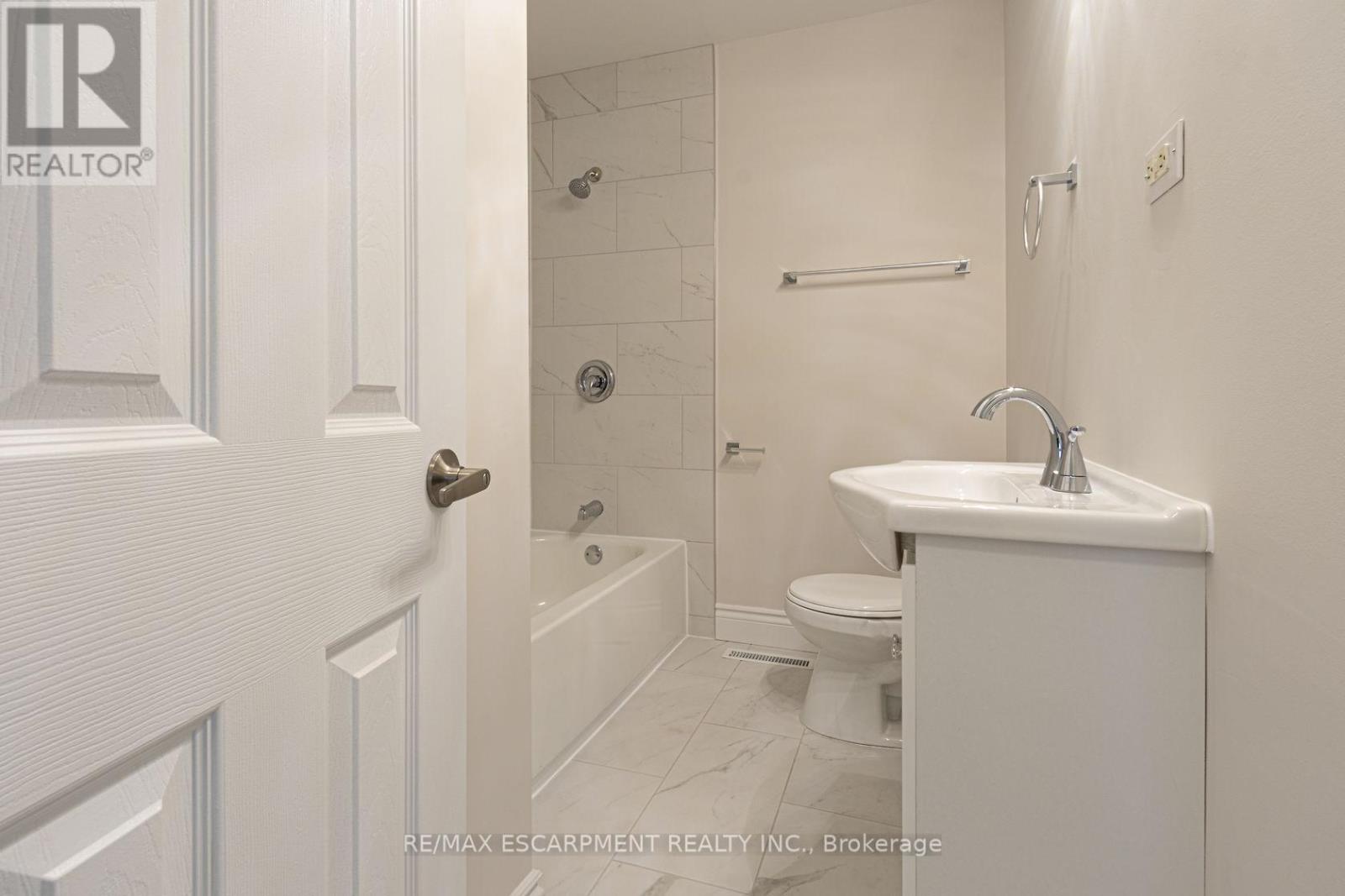 18 Miles Street, Milton, Ontario  L9T 1E4 - Photo 17 - W12130162