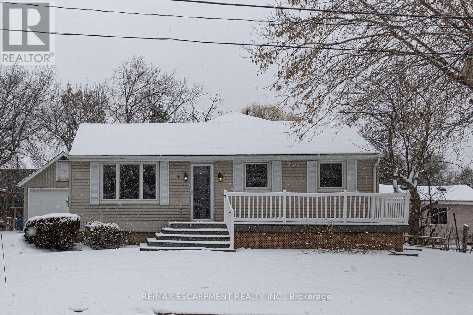 18 Miles Street, Milton, Ontario  L9T 1E4 - Photo 2 - W12130162