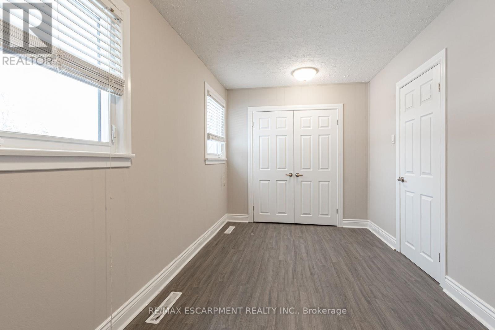 18 Miles Street, Milton, Ontario  L9T 1E4 - Photo 21 - W12130162