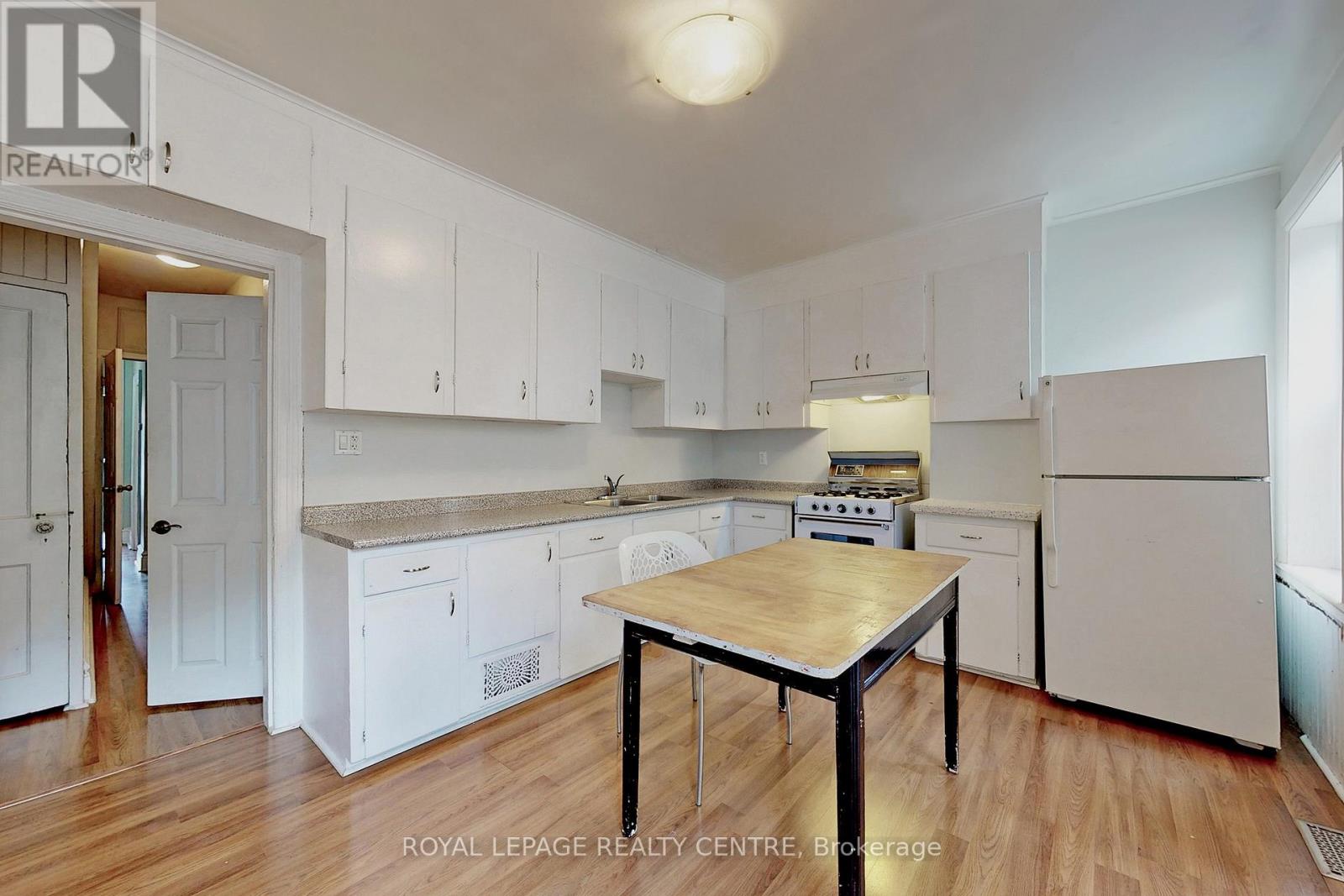 48 Northumberland Street, Toronto, Ontario  M6H 1R1 - Photo 14 - W12130191