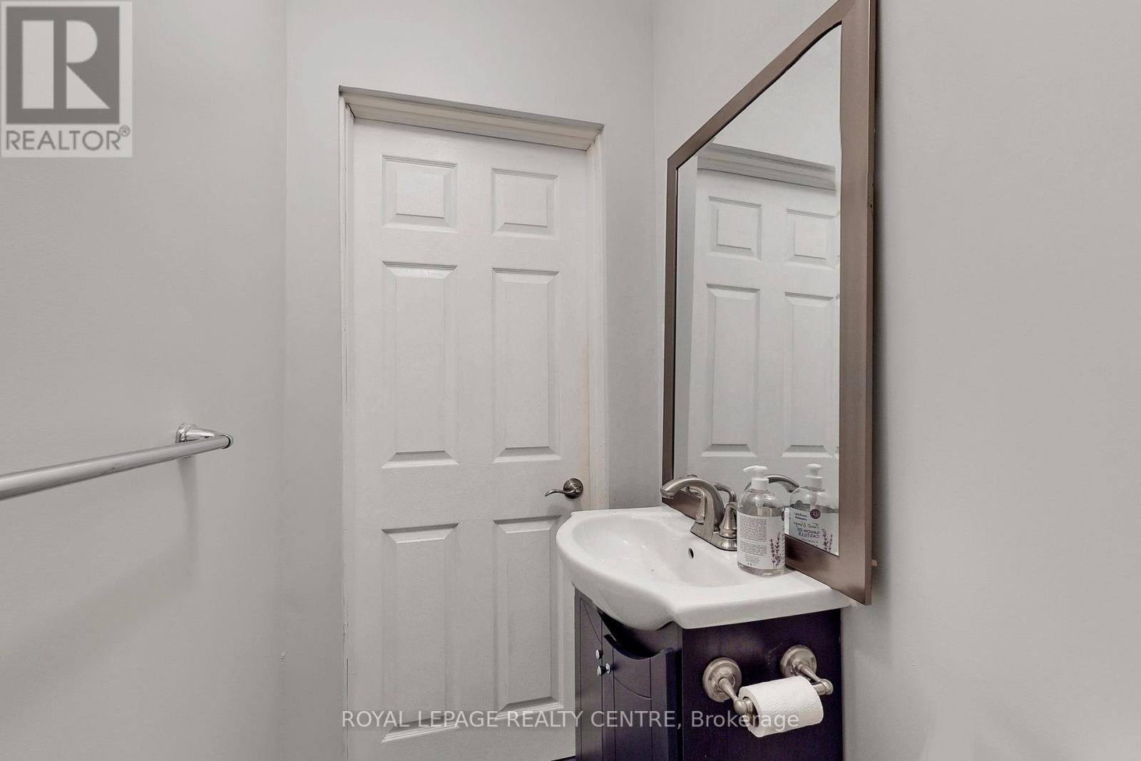 48 Northumberland Street, Toronto, Ontario  M6H 1R1 - Photo 19 - W12130191