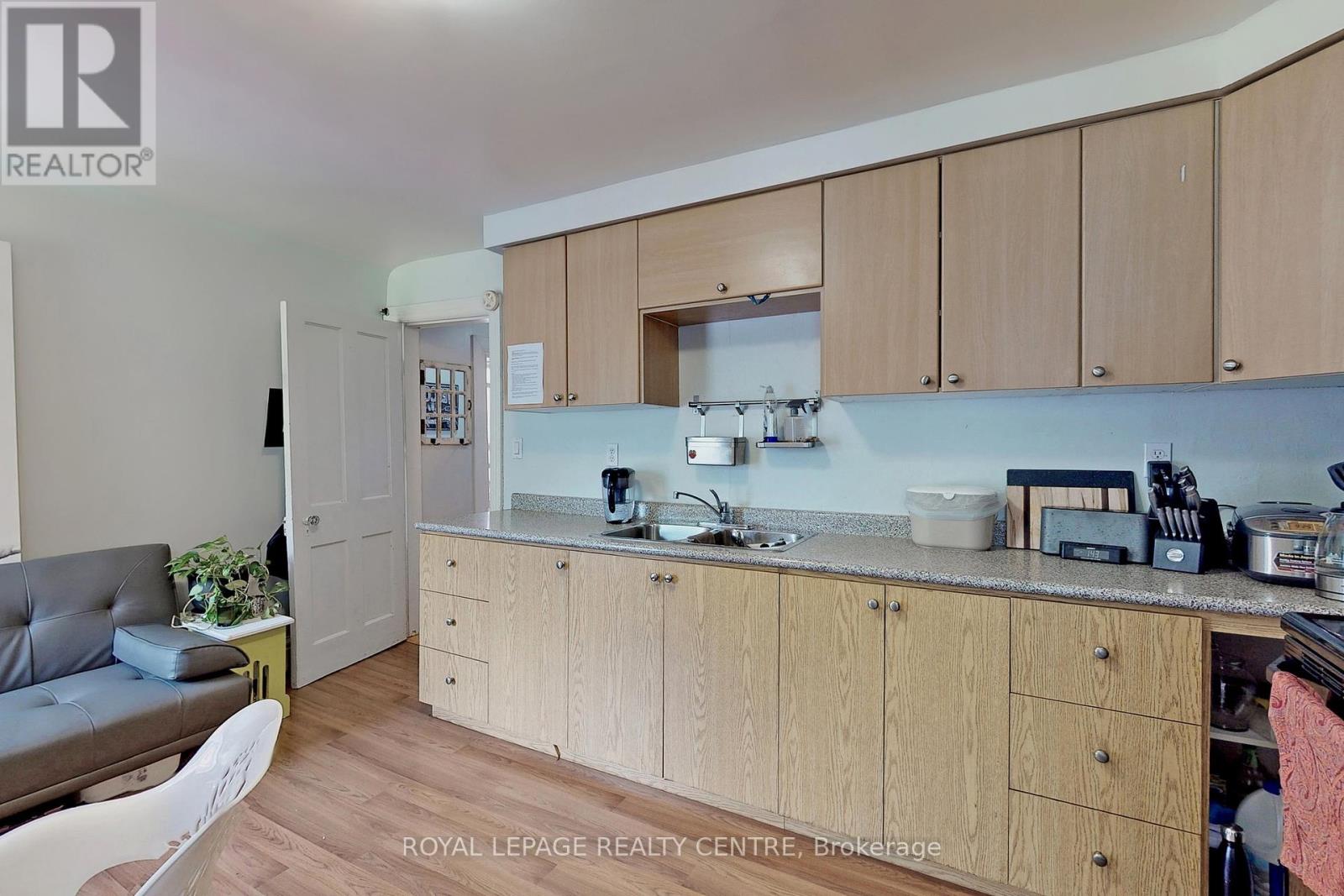 48 Northumberland Street, Toronto, Ontario  M6H 1R1 - Photo 24 - W12130191