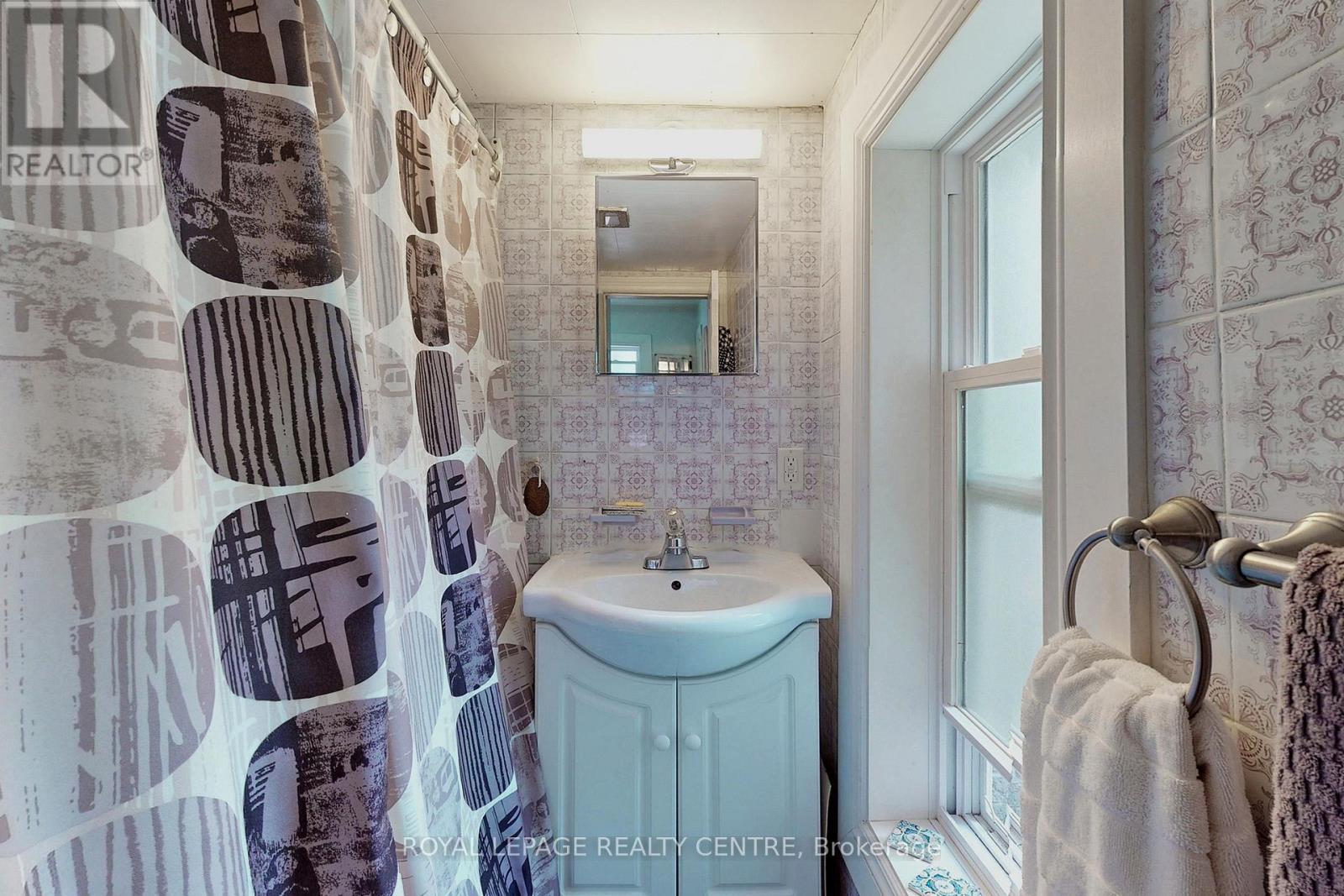 48 Northumberland Street, Toronto, Ontario  M6H 1R1 - Photo 29 - W12130191