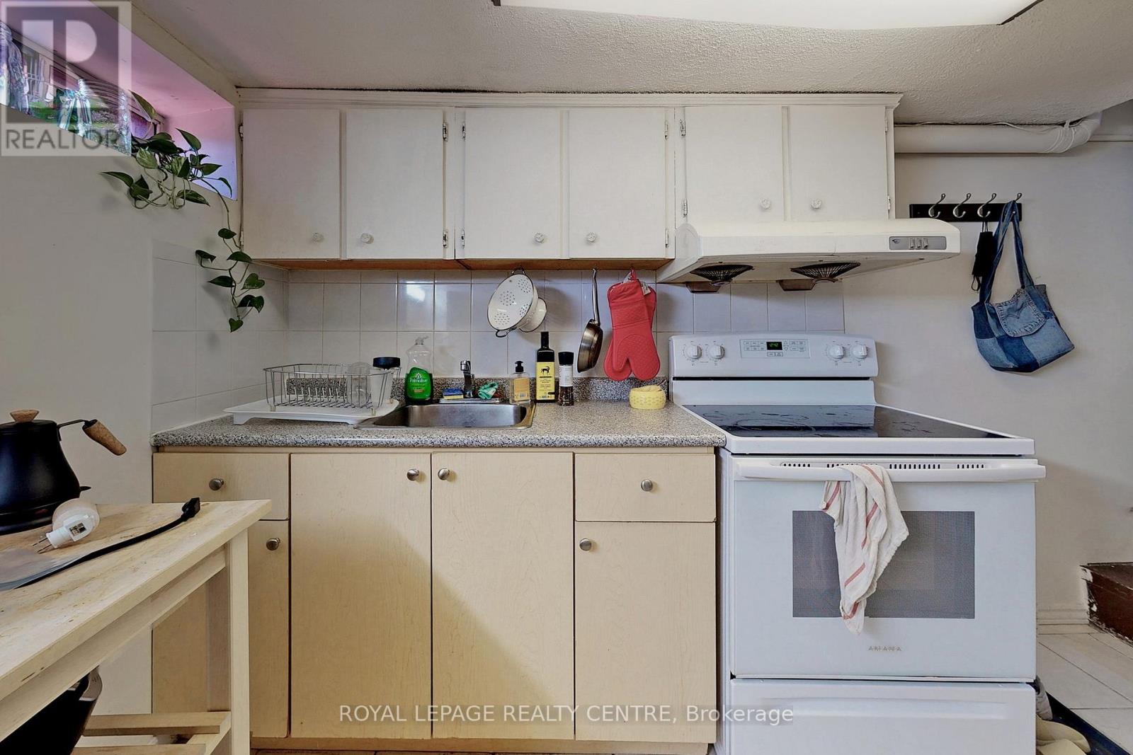 48 Northumberland Street, Toronto, Ontario  M6H 1R1 - Photo 30 - W12130191