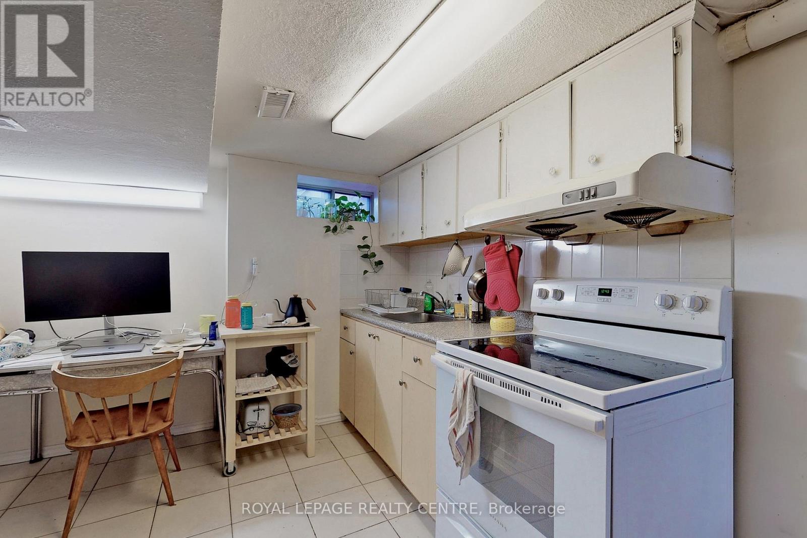 48 Northumberland Street, Toronto, Ontario  M6H 1R1 - Photo 31 - W12130191