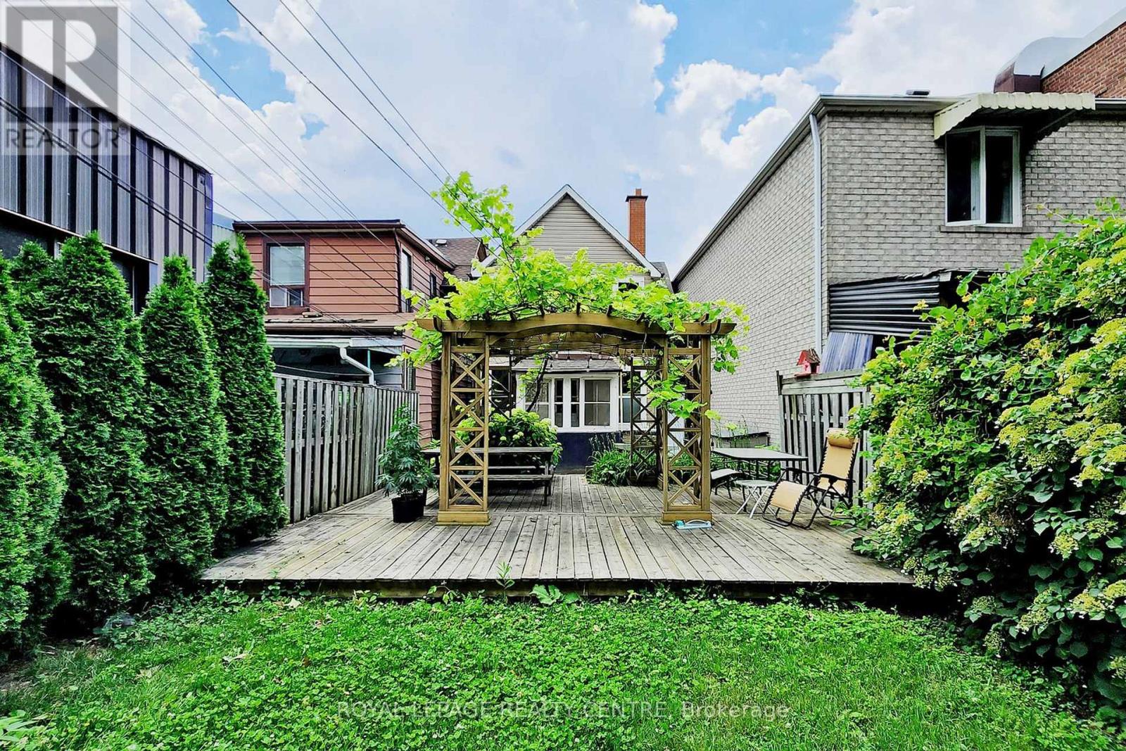48 Northumberland Street, Toronto, Ontario  M6H 1R1 - Photo 36 - W12130191