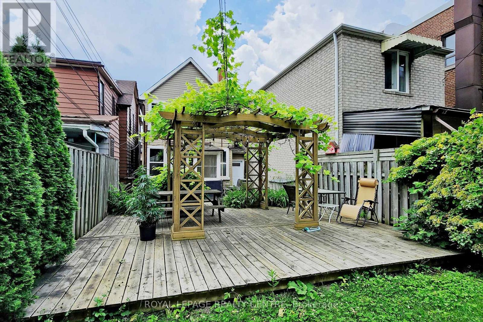 48 Northumberland Street, Toronto, Ontario  M6H 1R1 - Photo 37 - W12130191
