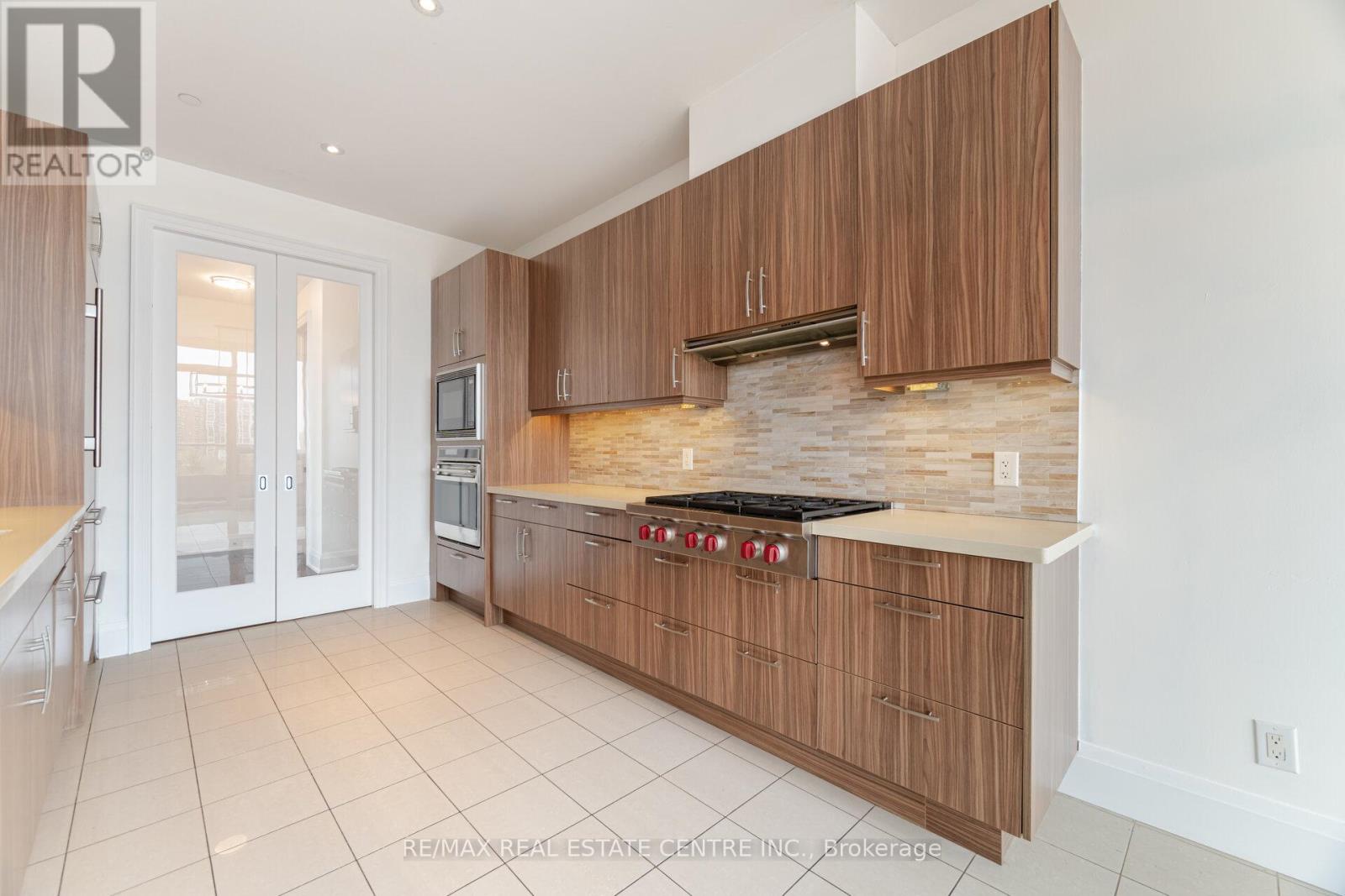 808 - 11 Bronte Road, Oakville (Br Bronte), Ontario  L6L 5B6 - Photo 17 - W12130239