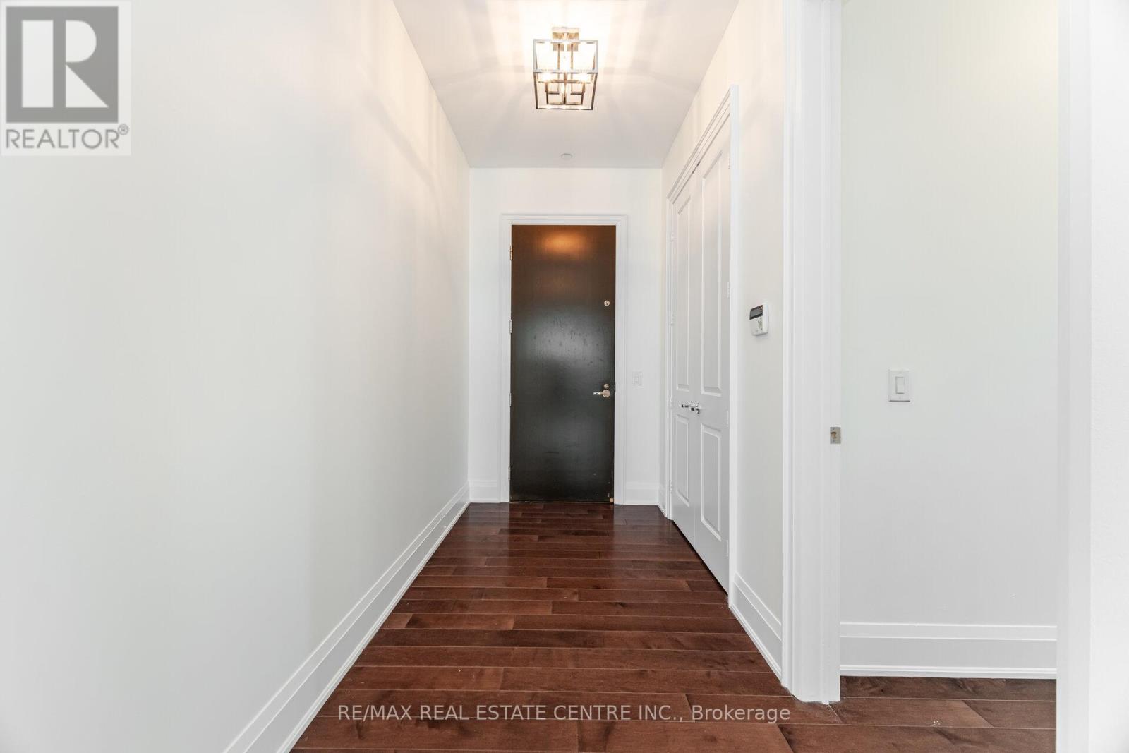 808 - 11 Bronte Road, Oakville (Br Bronte), Ontario  L6L 5B6 - Photo 8 - W12130239