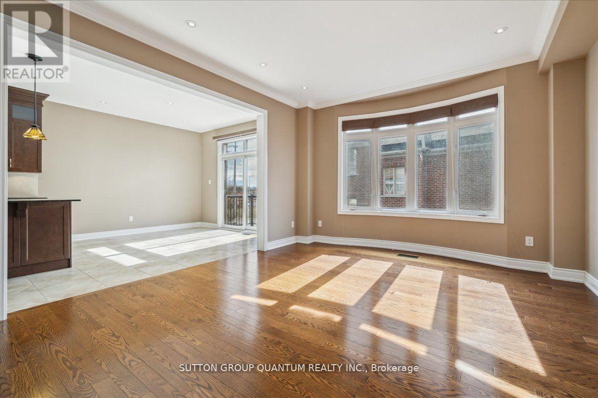 32 Harborn Road, Mississauga, Ontario  L5B 1A4 - Photo 15 - W12130263